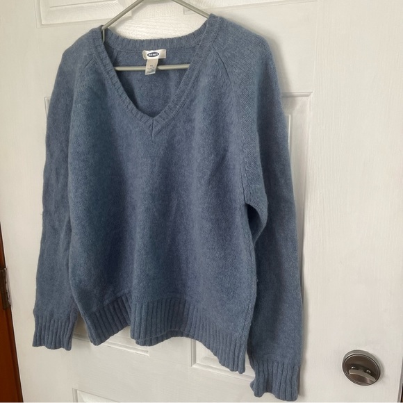 Vintage 90’s Old Navy 100% lambswool knit v-neck sweater - Picture 3 of 5